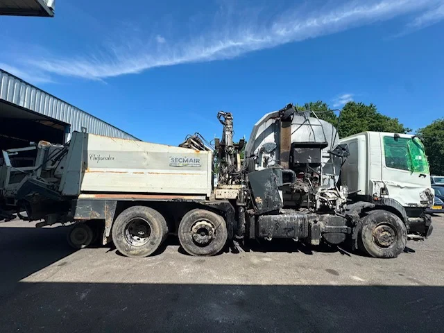 DAF 85 2011 - CF 360 , 6x2 , Manual Gearbox , accident right side , drives in yard afbeelding 5