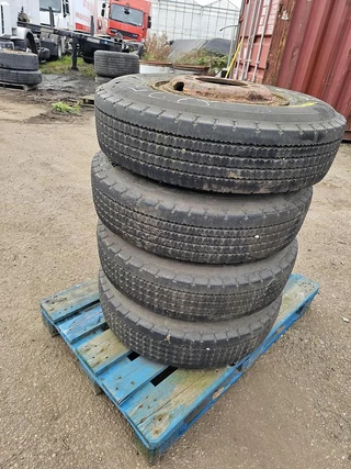 PIRELLI FR 12 825/R 15 | LOWLOADER TIRES. 1990 - N/A obrazek 5