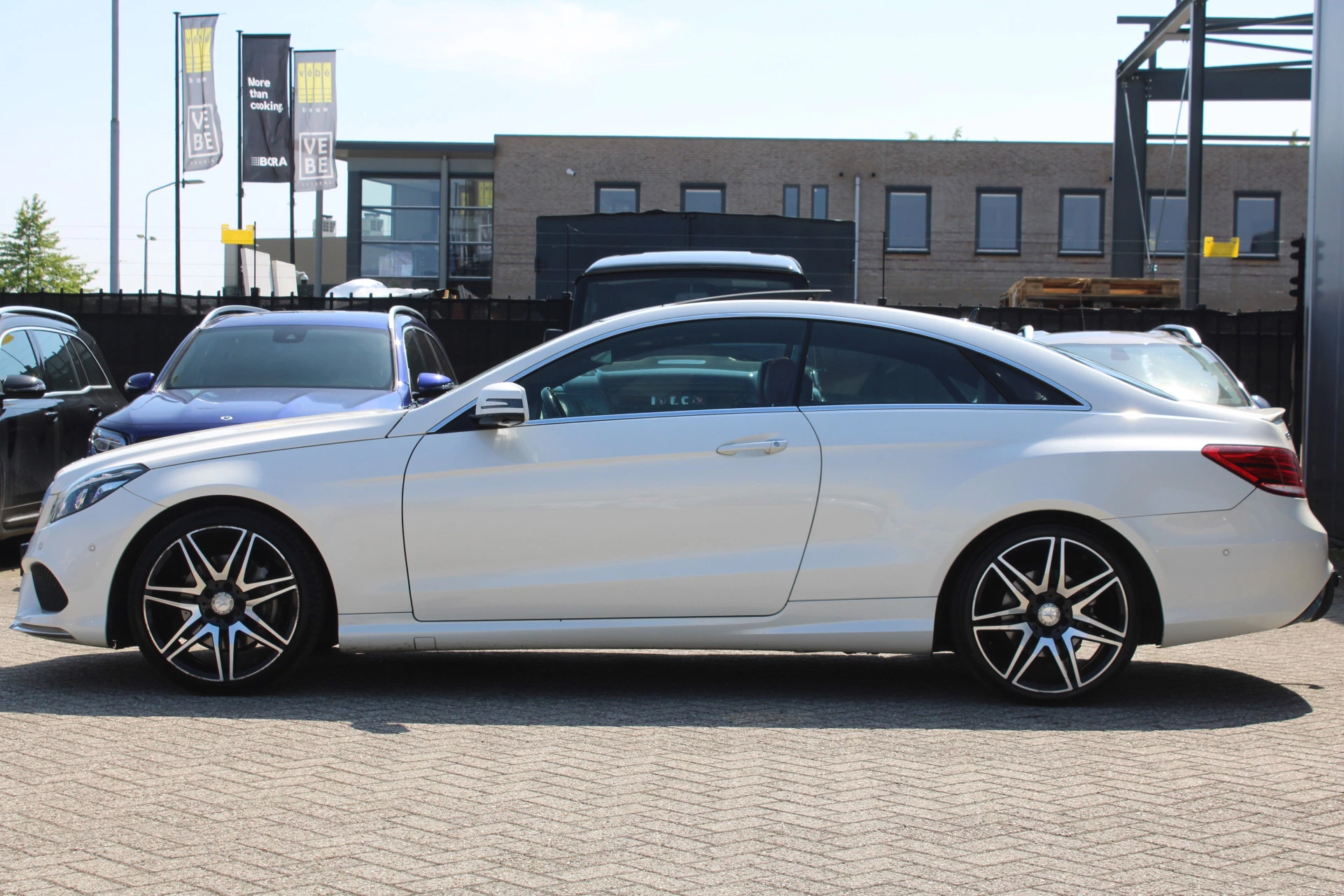 Mercedes-Benz E-Klasse 2015 - Coupé 320 Prestige AMG PANORAMADAK LEDER MEMORY DISTRONIC 360-CAMERA H&K 19'' afbeelding 7