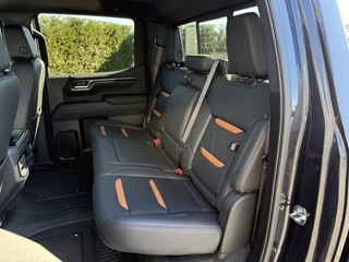 GMC Sierra 2024 - AT4 6.2L V8 420 PK / BPM VRIJ!! / VIRTUAL COCKPIT / HEAD UP / 360 CAMERA / BOSE / LEDER / TREKHAAK / 3500 KG AHG bild 9