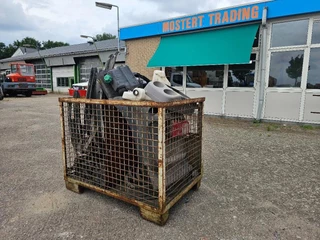 MAN Bak met vrachtwagen onderdelen - N/A zdjecie 1