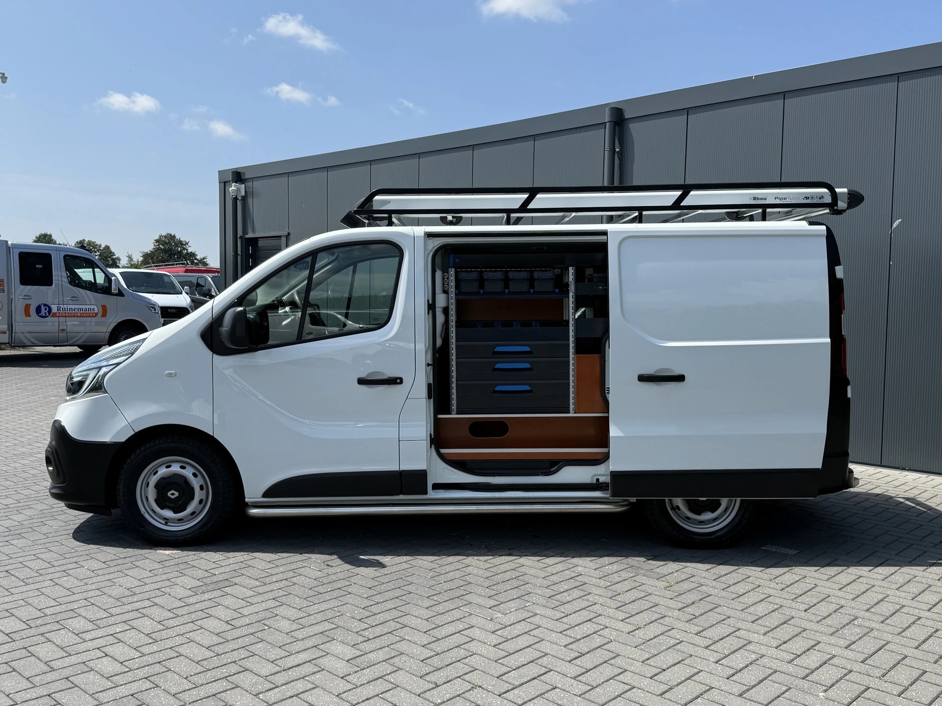 Renault Trafic 2020 - 2.0 dCi 145 PK / AUTOMAAT / L1H1 / 2x SCHUIFDEUR / INRICHTING / TREKHAAK / IMPERIAAL / 3-ZITS afbeelding 3