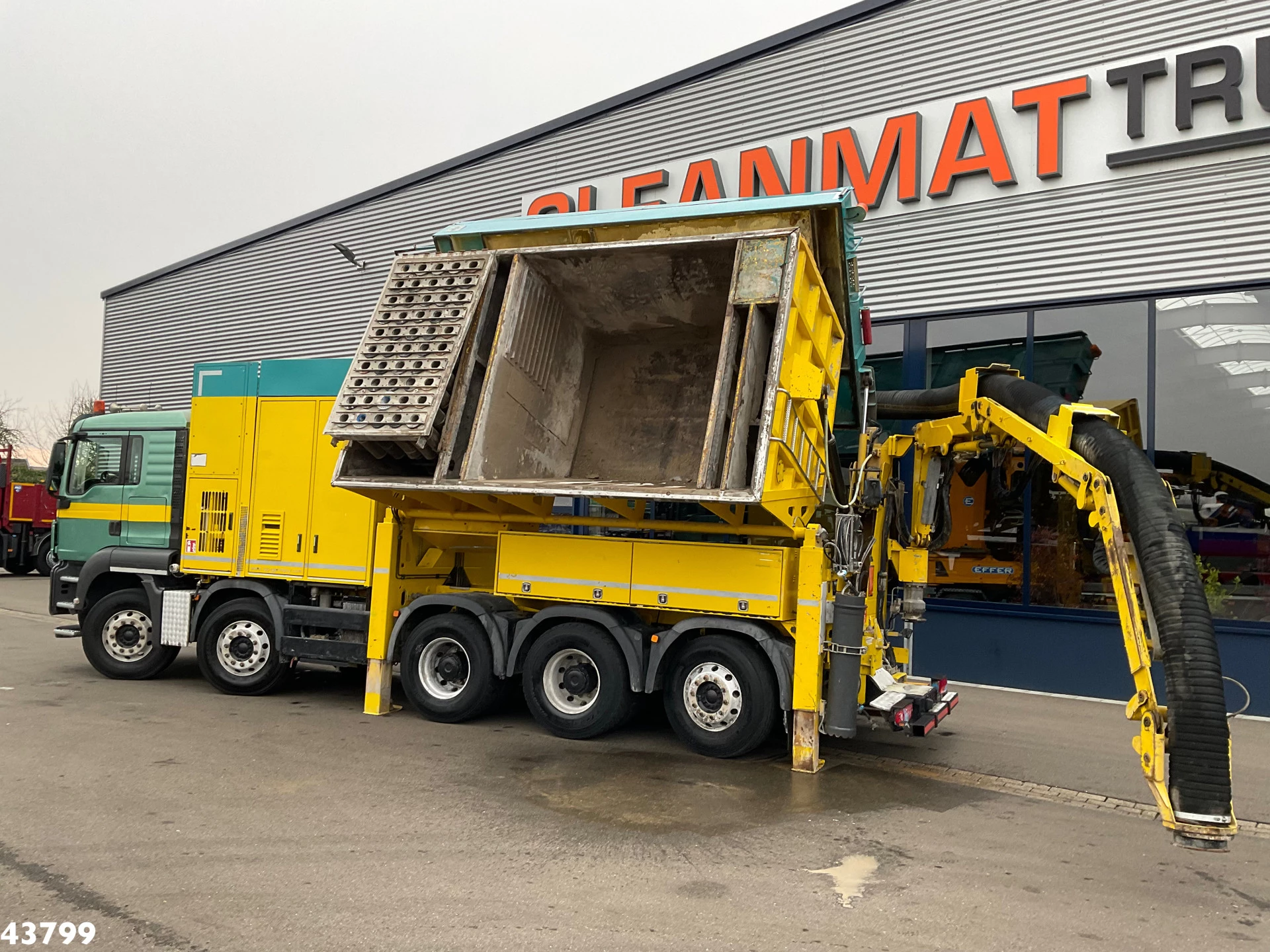 MAN TGS 2014 - 35.480 10x4 RSP Tridem Saugbagger 10m³ Bild 2
