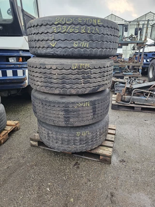 BRIDGESTONE 385/65 R 22.5 ON RIM FOR DRUM BRAKES. 2000 - N/A obrazek 2