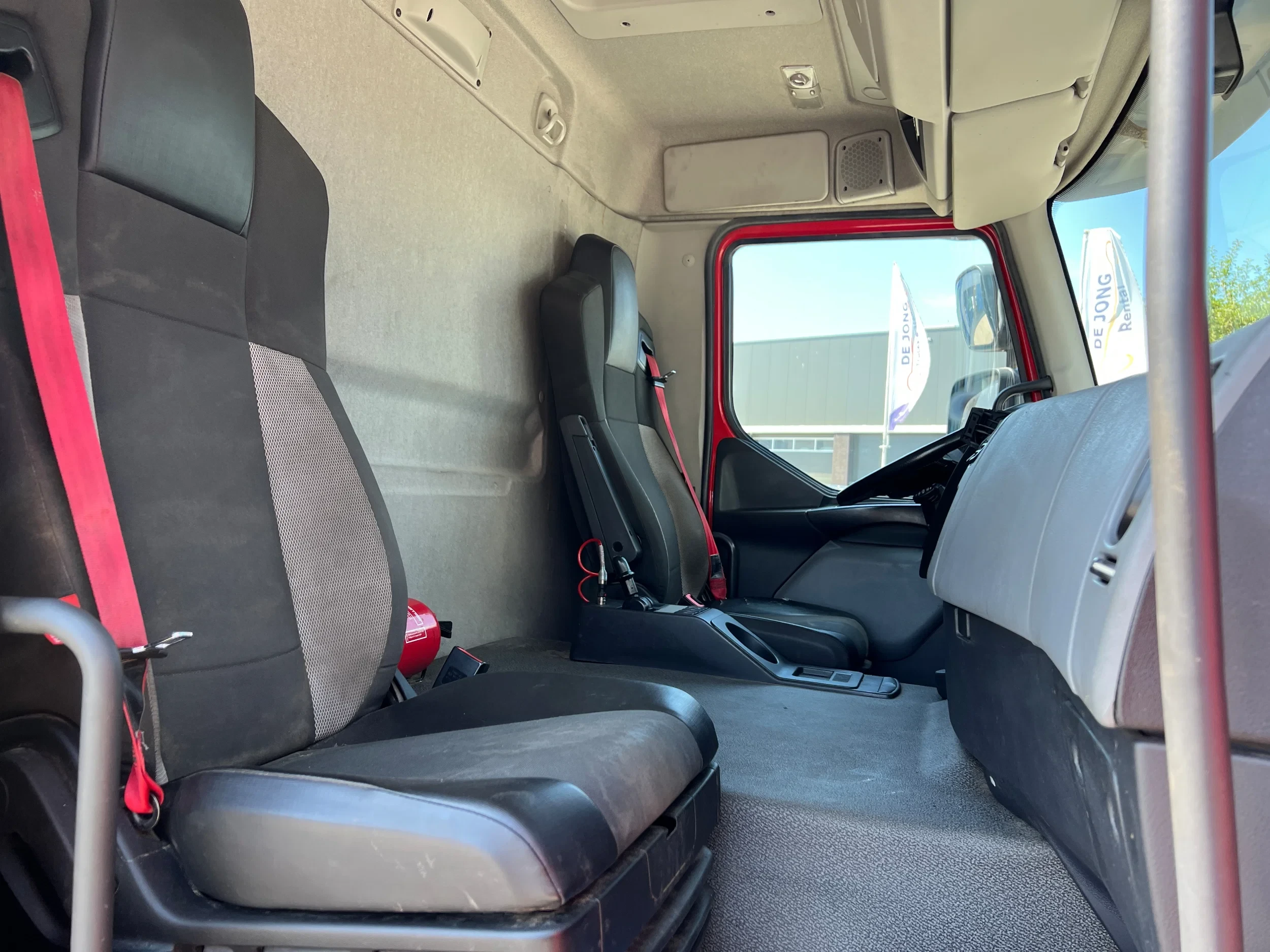 Renault D 2019 - Wide 28.320 / 6x2 / Closed box / Dhollandia image 10