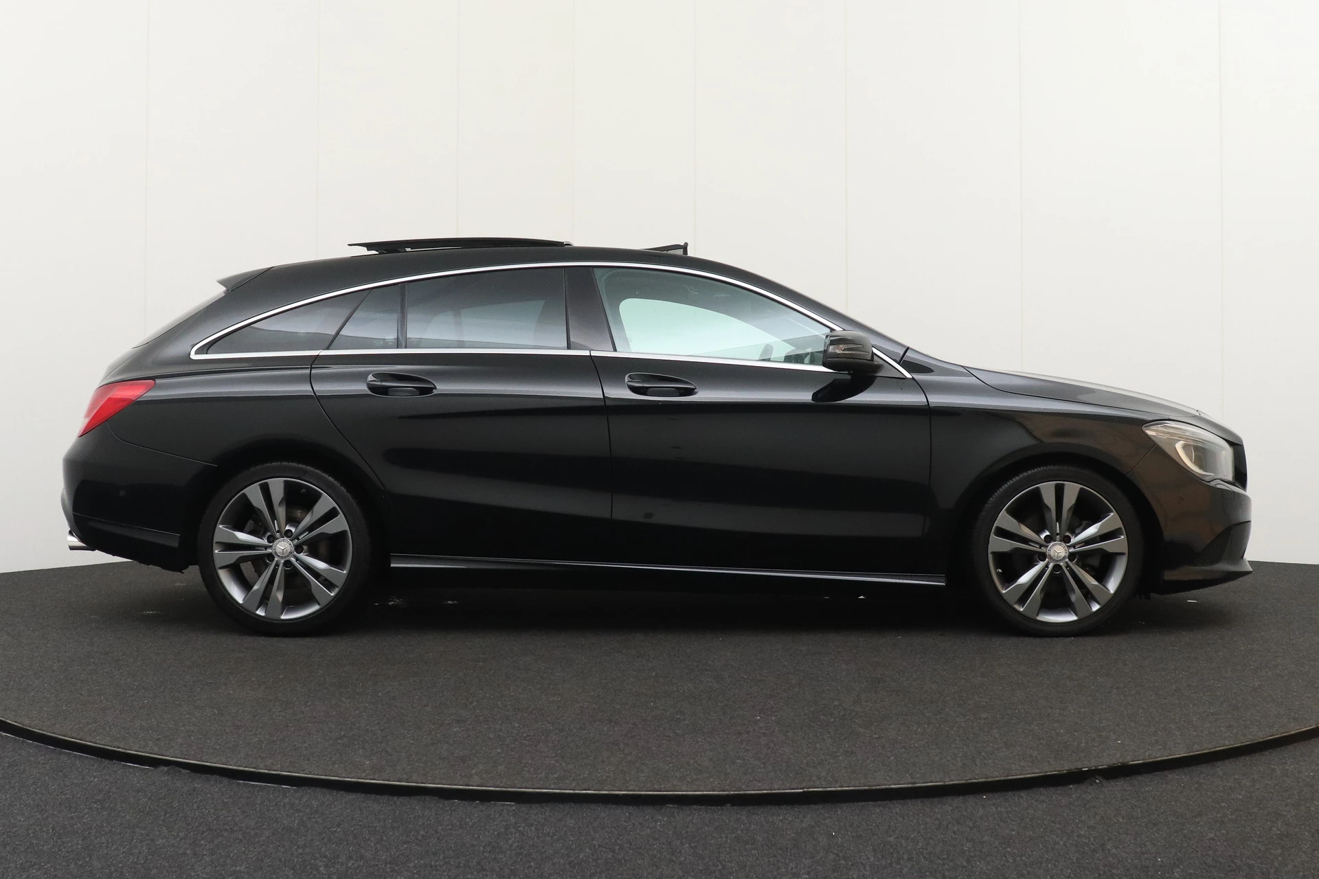 Mercedes-Benz CLA 2016 - Shooting Brake 220D 177 PK Aut. AMG afbeelding 6