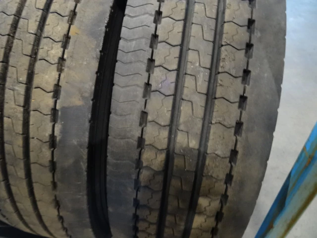 - Geen producent - - DUNLOP 315/70 afbeelding 2