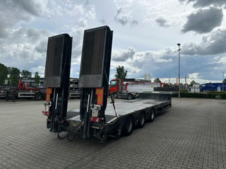 Broshuis N/A 2019 - 3ABSD Lowloader 3-axle / GVW: 59.000kg / Neck: 23.000kg / hydraulic steering + ramps + loading table / 4.60m extendable / winch / liftaxle obrazek 9