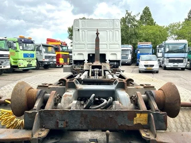 DAF 95.480 2000 - XF SPACECAB 6x2 WITH HOOK-ARM SYSTEM (EURO 3 / ZF16 MANUAL GEARBOX / ZF-INTARDER / STEEL-/AIR SUSPENSION / AIRCONDITIONING) image 11