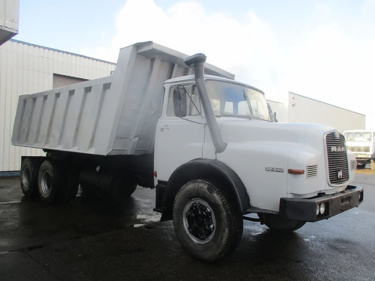 MAN 32.240 1981 - , Manual , 6x4 , Tipper truck , Spring suspension Bild 4
