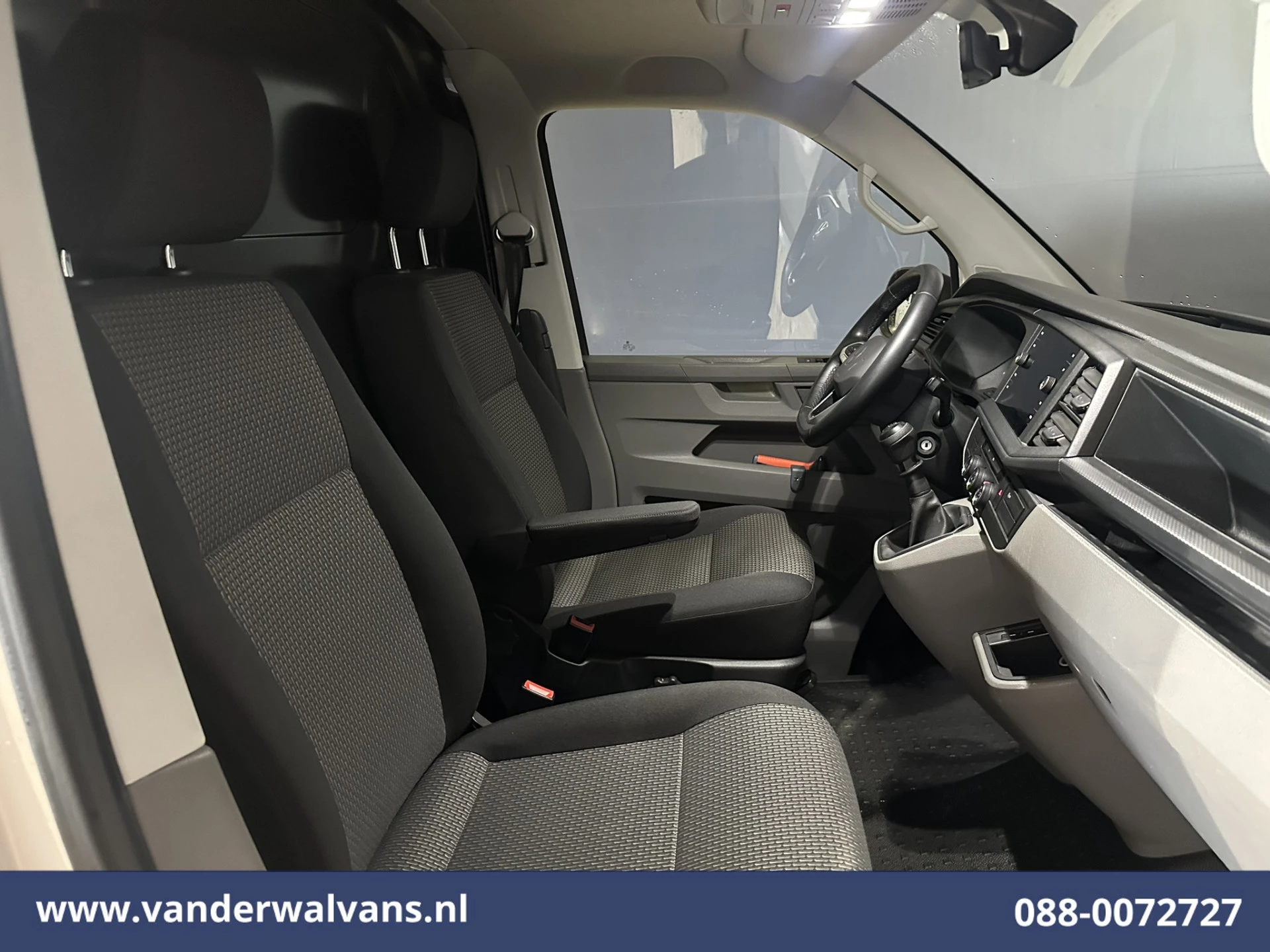 Volkswagen Transporter 2023 - 2.0 TDI L2H1 Euro6 Airco | Navigatie | Apple Carplay | Android Auto | Trekhaak obrázek 9