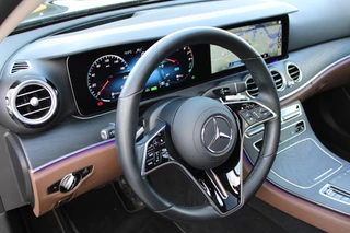 Mercedes-Benz E-Class 2021 - 300e Luxury Line LEDER MEMORY PANORAMADAK BURMESTER DISTRONIC 360-CAMERA HEAD-UP KEY-LESS GO obrazek 20