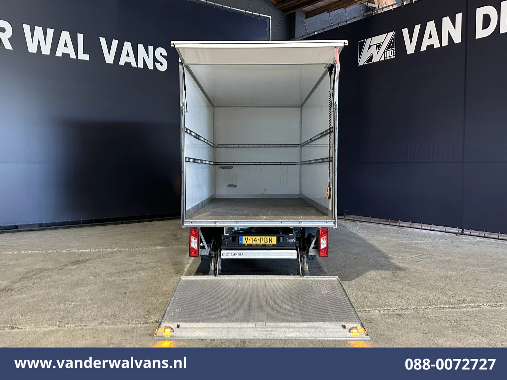Ford Transit 2022 - 2.0 TDCI 131pk Bakwagen Laadklep Euro6 Airco | 1040kg laadvermogen | Cruisecontrol | Verwarmde voorruit image 2