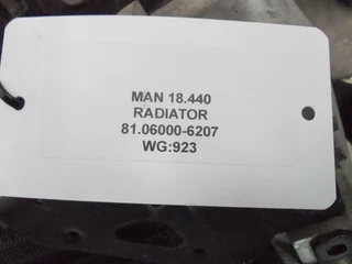 MAN - 18.440 81.06000-6207 RADIATOR afbeelding 3 miniatuur
