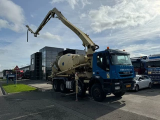 Iveco EuroTrakker 2008 - 410 8X4 CIFA PUMP 24M + MIXER FULL STEEL + REMOTE CONTROL image 2