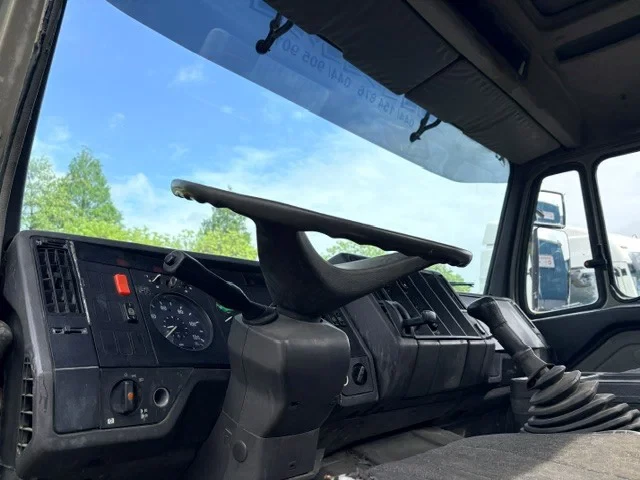 Mercedes-Benz SK 3234 1994 - B 8x4 FULL STEEL CHASSIS (V6 ENGINE / ZF16 MANUAL GEARBOX / REDUCTION AXLES / FULL STEEL SUSPENSION / P.T.O.) Bild 9