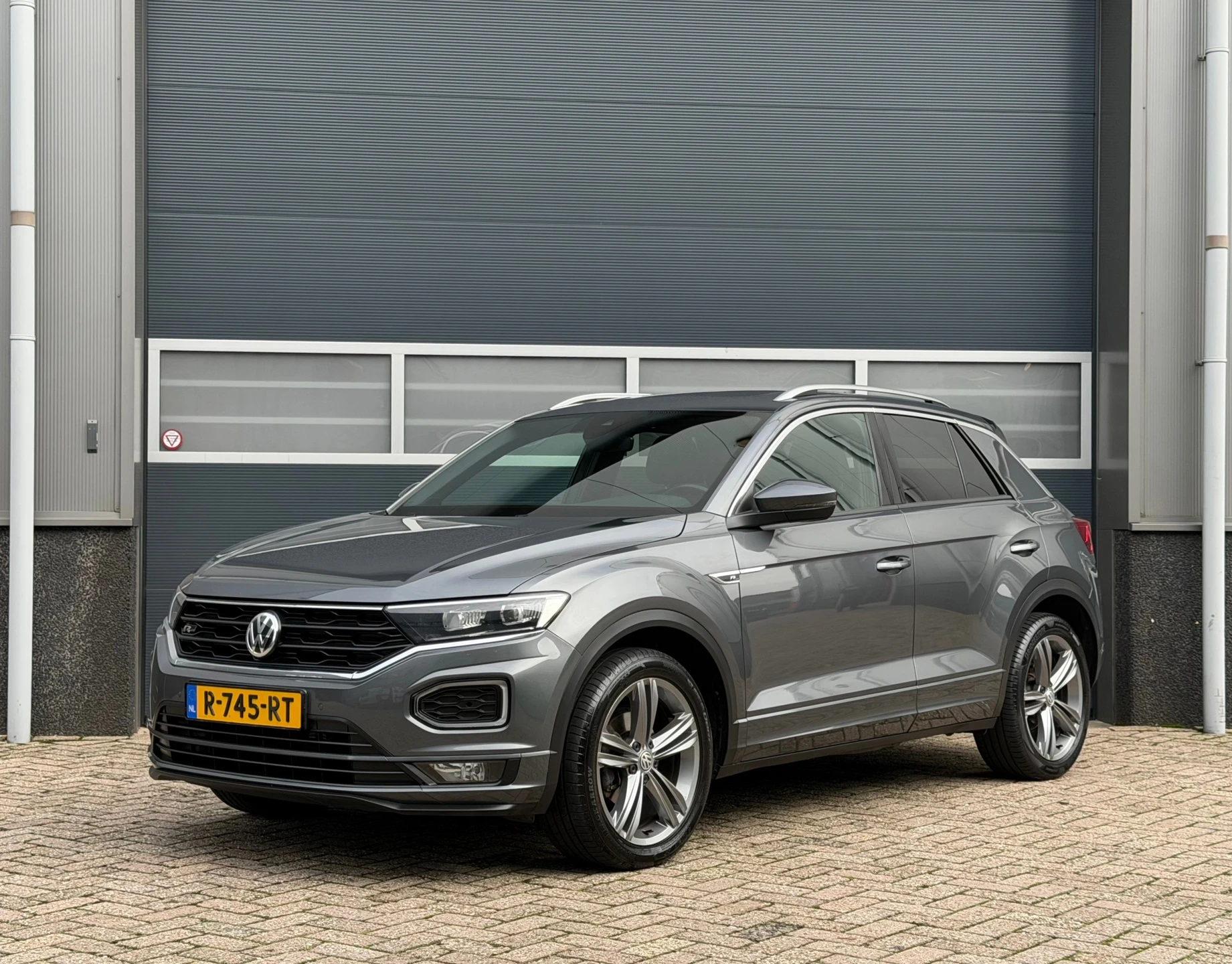 Volkswagen T-Roc 2020 - 1.5 TSI Sport Business R bj.2020 Pano|Camera|Virtual|Trekhaak. image 1