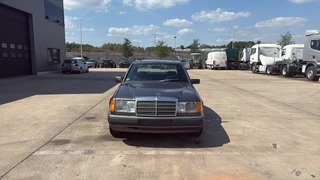 Mercedes-Benz E-Class 1990 - E200 bild 2