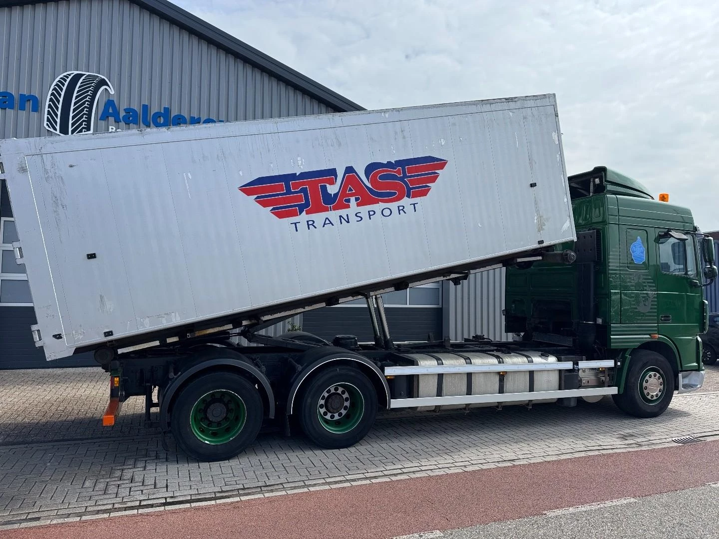 DAF XF105-460 Manual, Retarder, Alu-Kipper, 10 Wheels 2011 imagen 2