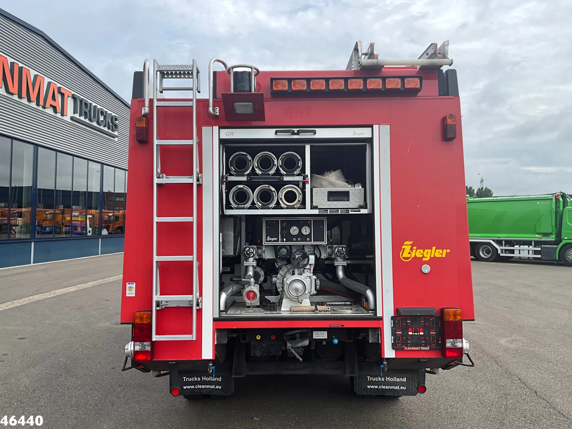 Mercedes-Benz Atego 2002 - 918 4x4 ZIEGLER Brandweer / materiaalwagen Just 20.105 km! image 3