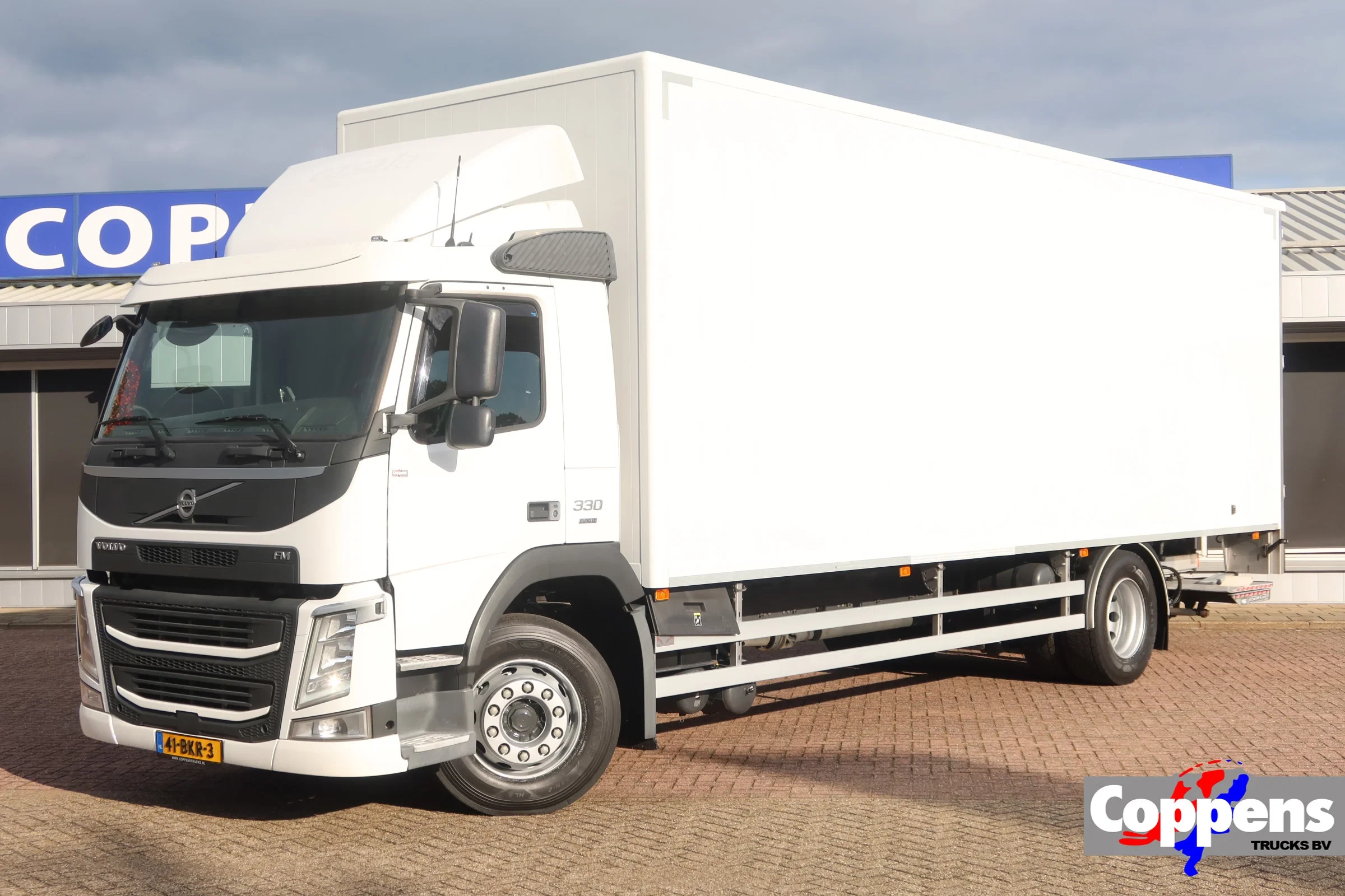 Volvo FM 330 2018 - Bakwagen + DHollandia 1500 kg afbeelding 1