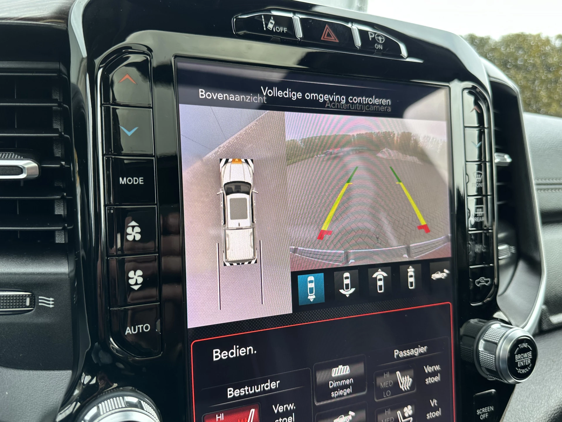 Dodge Ram 1500 2018 - 5.7 V8 LARAMIE / LPG / TREKHAAK 3.5T / ADAPTIVE CRUISE / LUCHTVERING / CAMERA / PANO / 12 INCH SCREEN / DELMONICO RED zdjęcie 15