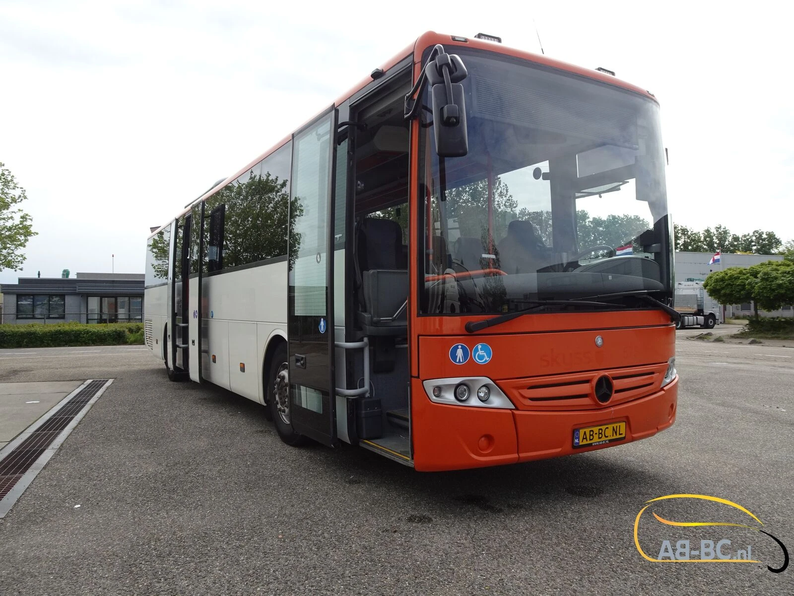Mercedes-Benz Intouro 49 Seats Liftbus EURO 6 2016 afbeelding 2