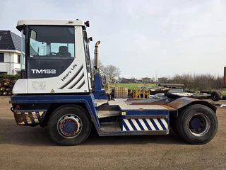Terberg RT283 | TERMINAL TRACTOR 4X4| TURNING CHAIR. | AUTOMATIC GEAR | 27315 HOURS |  hydraulic system| 2012 - N/A imagem 2