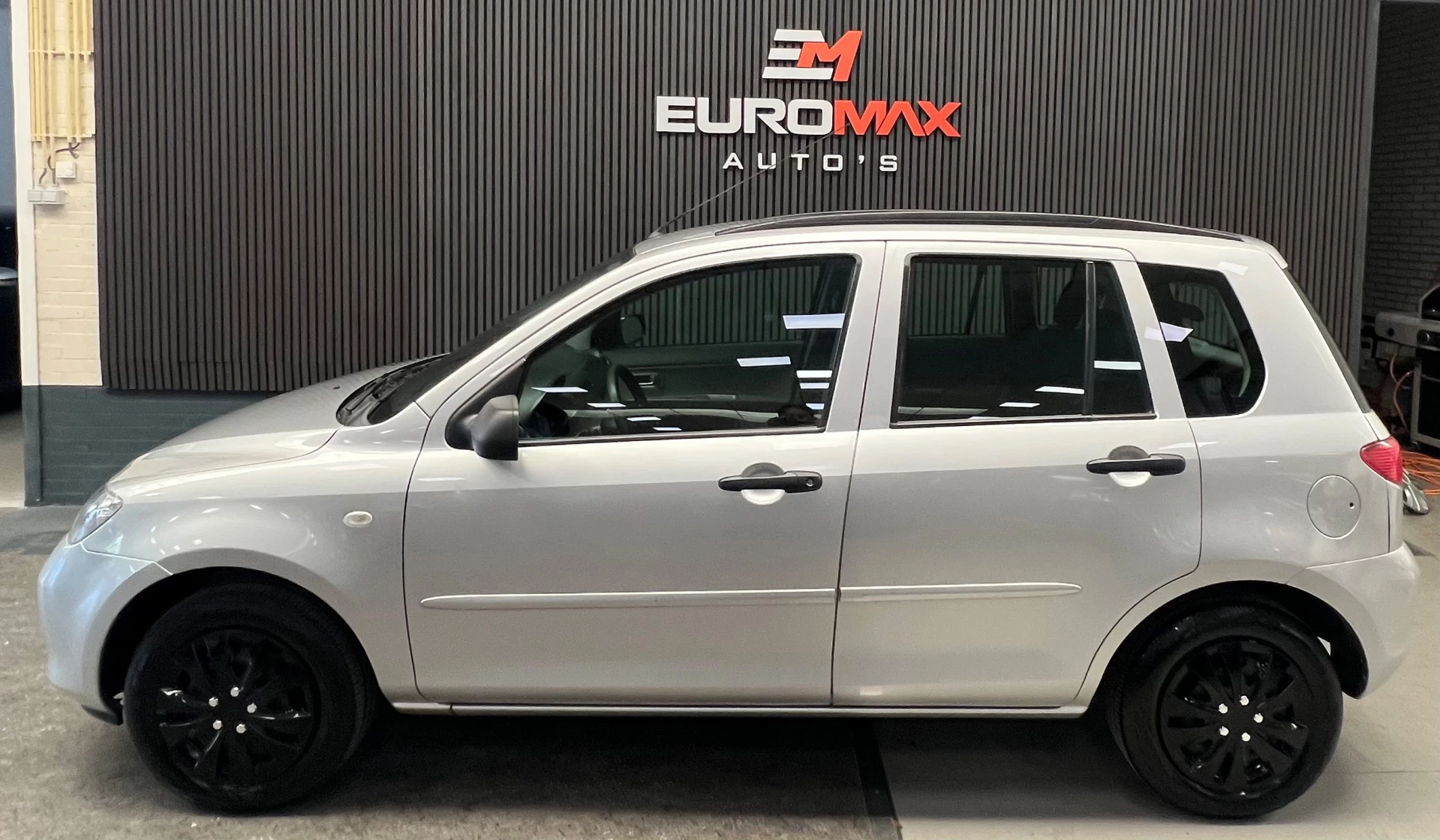 Mazda 2 2004 - 1.4 Exclusive - 2e eigenaar – Airco – 4 nieuwe banden – NAP – Rijklaar. afbeelding 6