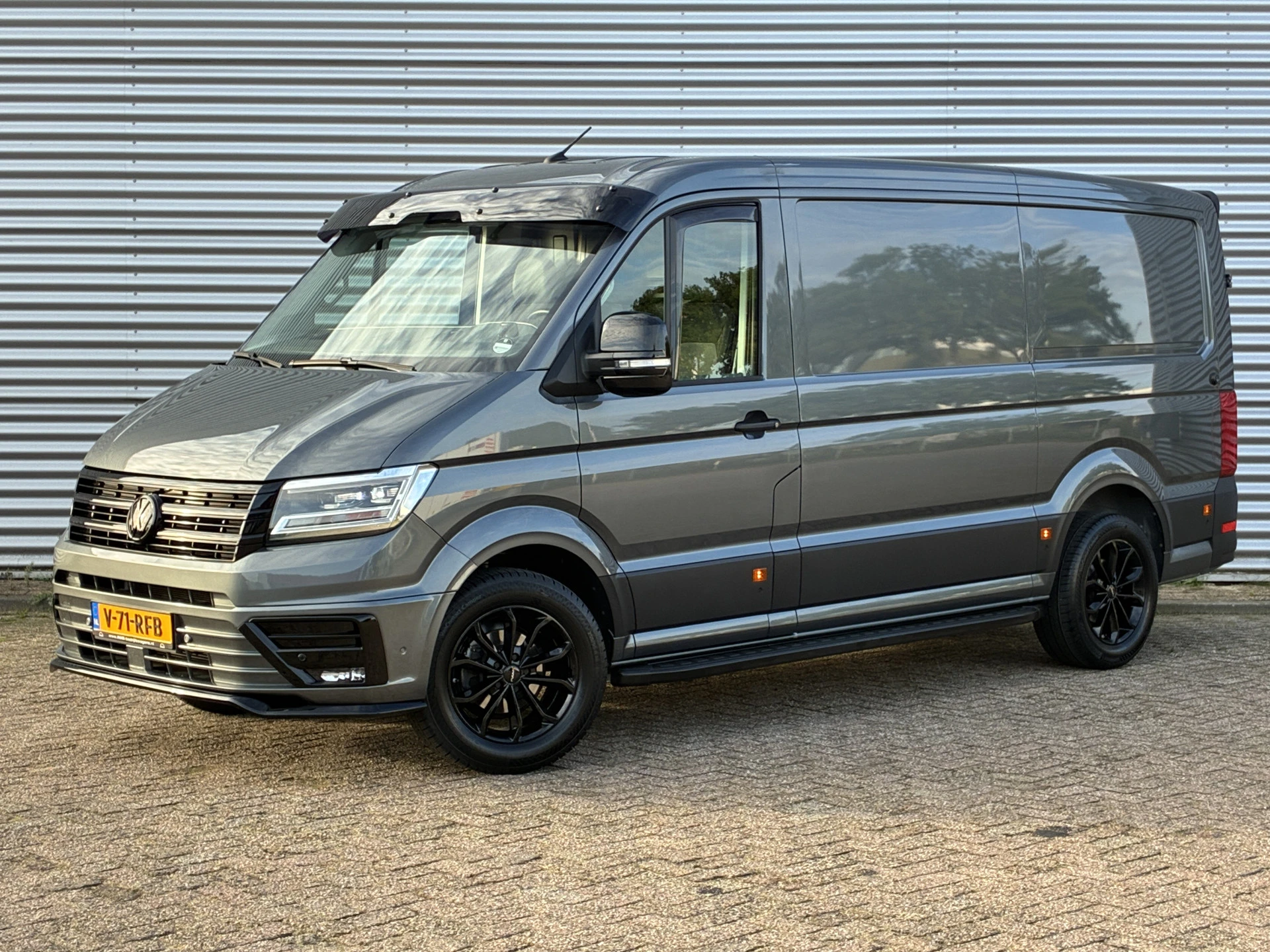Volkswagen Crafter 2024 - 177PK L3H2 • Indium Grey • Black Styling Package • FULL OPTION immagine 1