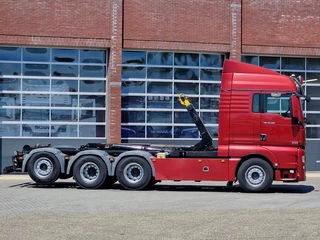 MAN TGX 2018 - 35.500 8x4*4 - Hyva Hooklift - Custom interior - Steering axle rear - Euro 6 image 10