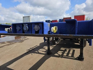 Renders 2 axle 20 ft container chassis  steel  springs bpw drum heavy duty 1996 - N/A image 34