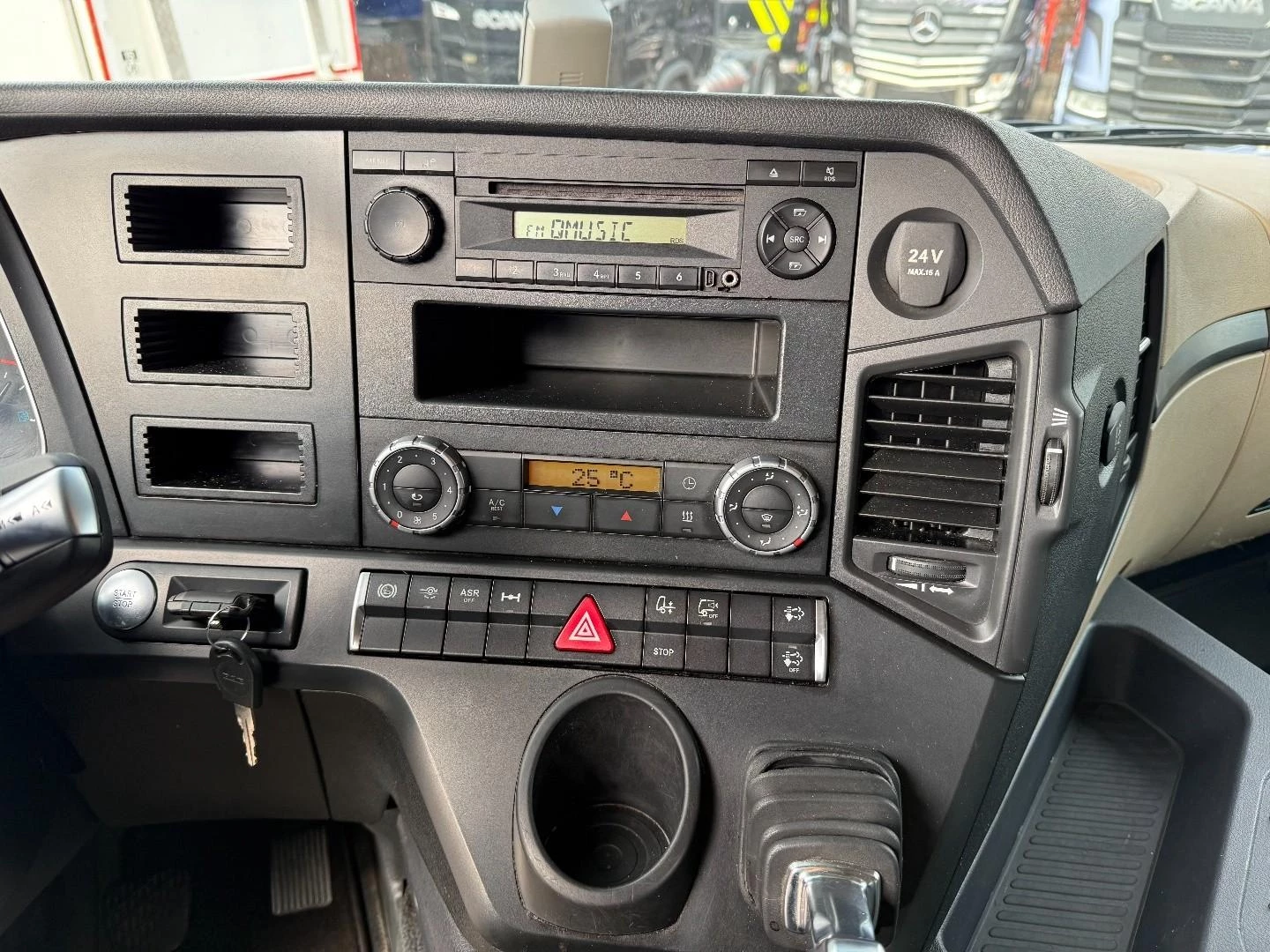 Mercedes-Benz Actros 2014 - 1840 Bild 9