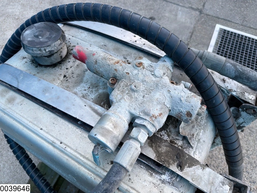 Hyva - Tank, pump, hoses, control valve afbeelding 9
