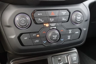 Jeep Renegade 2022 - 1.5T E-HYBRID LIMITED / NIGHT EAGLE / Trekhaak imagen 37