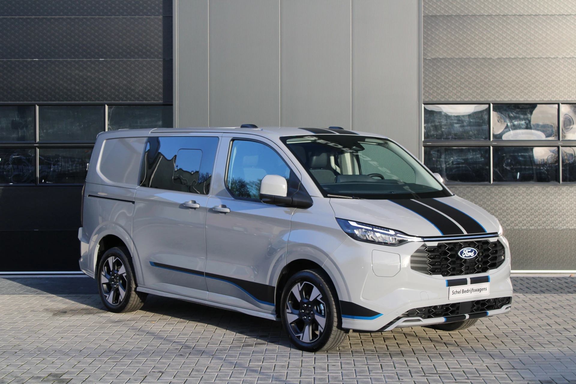 Ford Transit Custom 2025 - 320 2.5 PHEV L1H1 Sport DC 232pk - 2x Schuif - 360 Camera - ACC - Keyless - Stoel/Stuurverwarming - Blindspot - Incl BPM - Rijklaar Bild 3