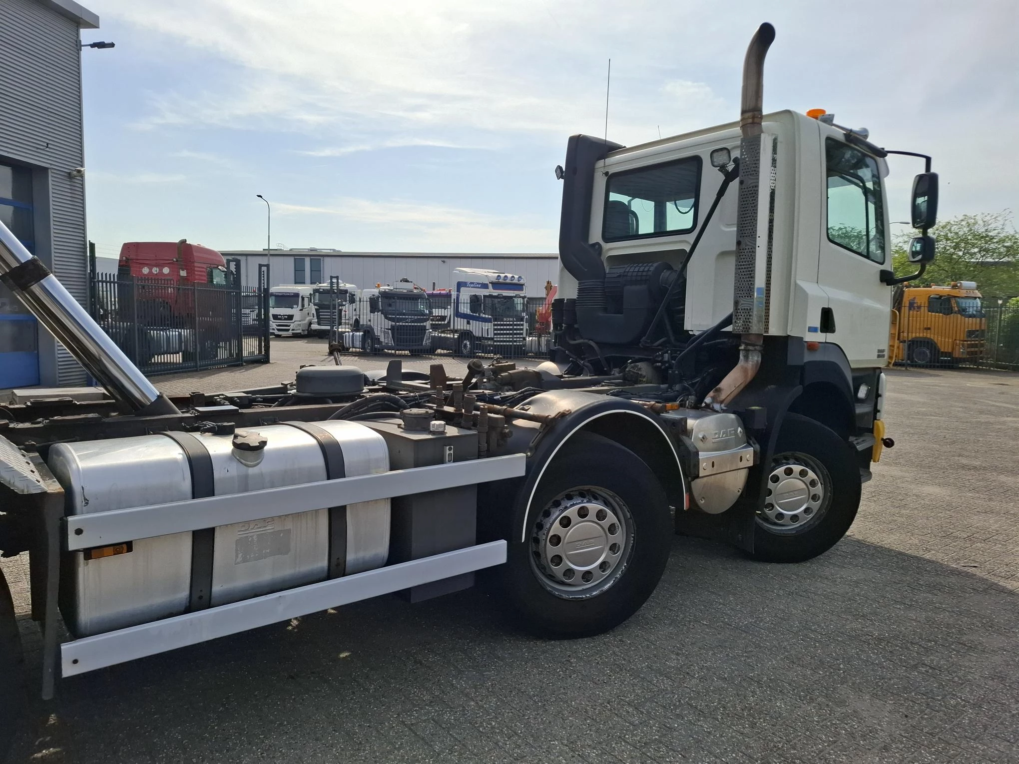 DAF CF 85.410 2013 - / 8X4 / BIG AXLE / FULL STEEL / NL TRUCK / HTS CABLE SYSTEM 32 TON / AIRCO / AUTOMATIC / EURO-5 / 2013 obrázek 16