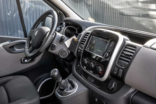 Renault Trafic 2018 - Passenger 1.6dCi 9-Pers L2H1 | Incl. BPM, BTW vrij | R-Link | Navi | Airco | Cruise | PDC | MF Stuur | Start / Stop afbeelding 2 miniatuur