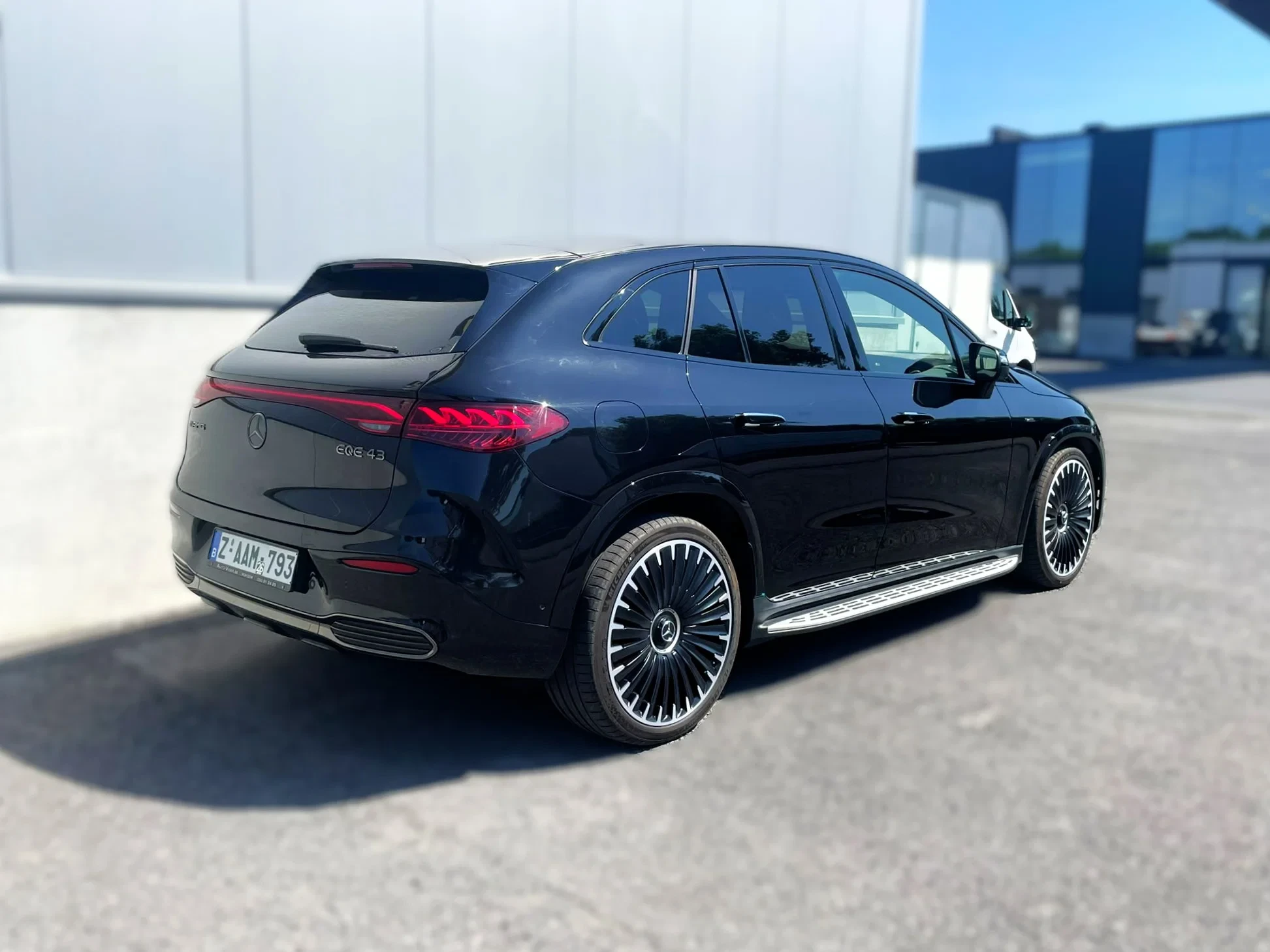 Mercedes-Benz E-Klasse 2024 - EQE 43 AMG*4Matic*Distronic+*Head-up*Panoschuifdak*Airmatic*360°cam*Sound system*Meesturend achteras afbeelding 14