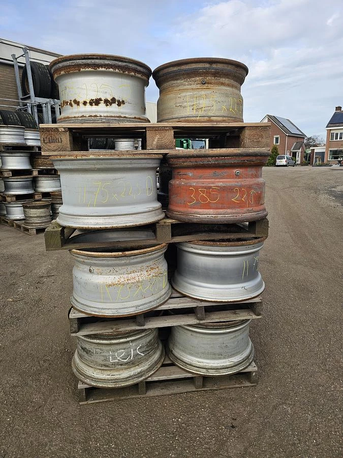 11.75 / 22.5 TRAILER RIM STEEL FOR DRUM BRAKES 2005 image 1