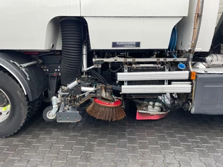 Scania P 2016 - P320 4x2 + Bucher Schörling Optifant 8000 (Only 36.360Km!!) Sweeper/Cleaner/Kehrwagen image 6