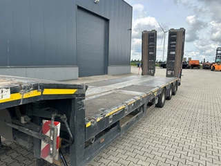 Broshuis N/A 2019 - 3ABSD Lowloader 3-axle / GVW: 59.000kg / Neck: 23.000kg / hydraulic steering + ramps + loading table / 4.60m extendable / winch / liftaxle obrazek 25