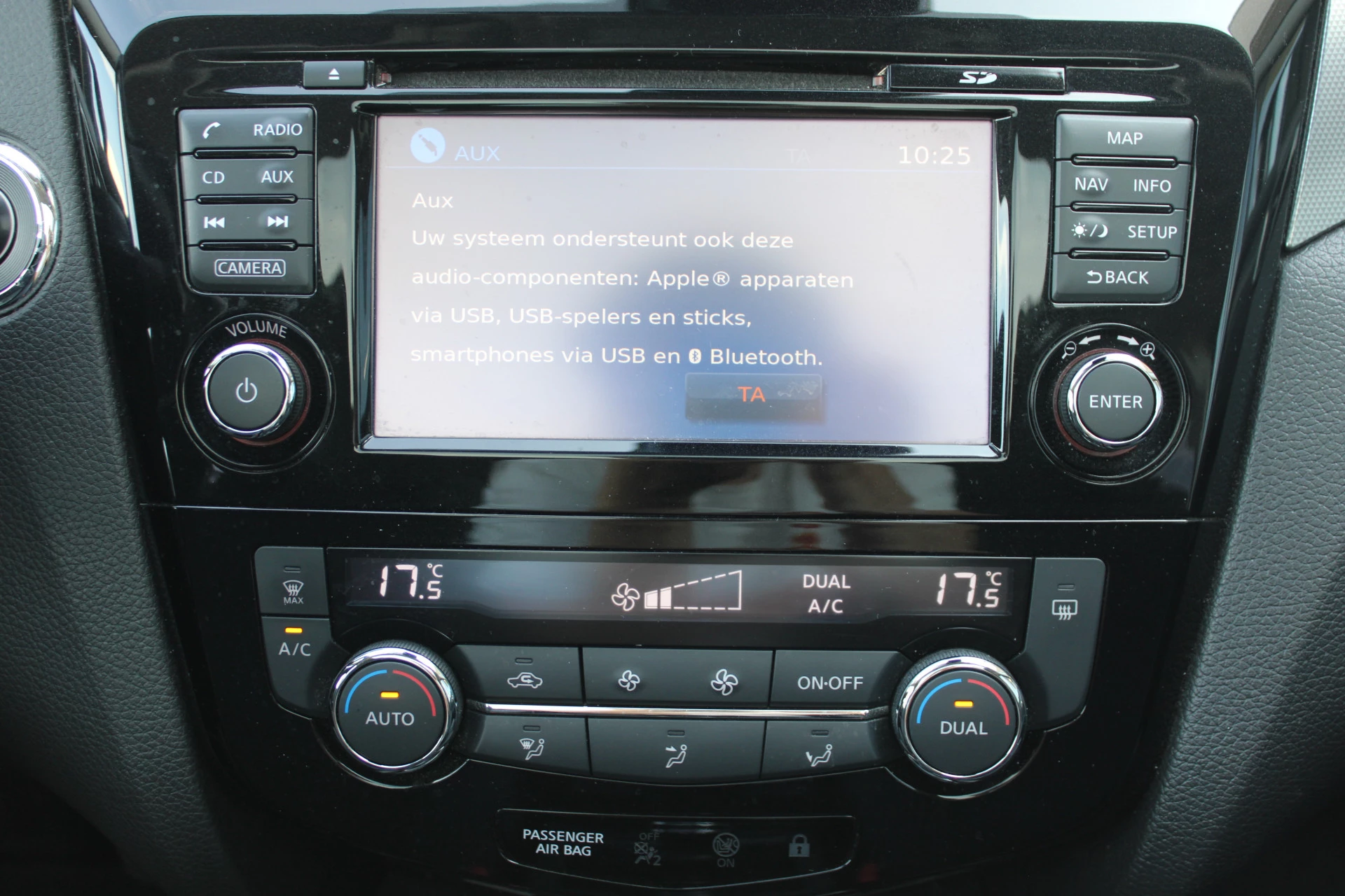 Nissan QASHQAI 2018 - 1.2 DIG-T N-Connecta PANORAMADAK NAVI 360-CAMERA TREKHAAK obrázek 24