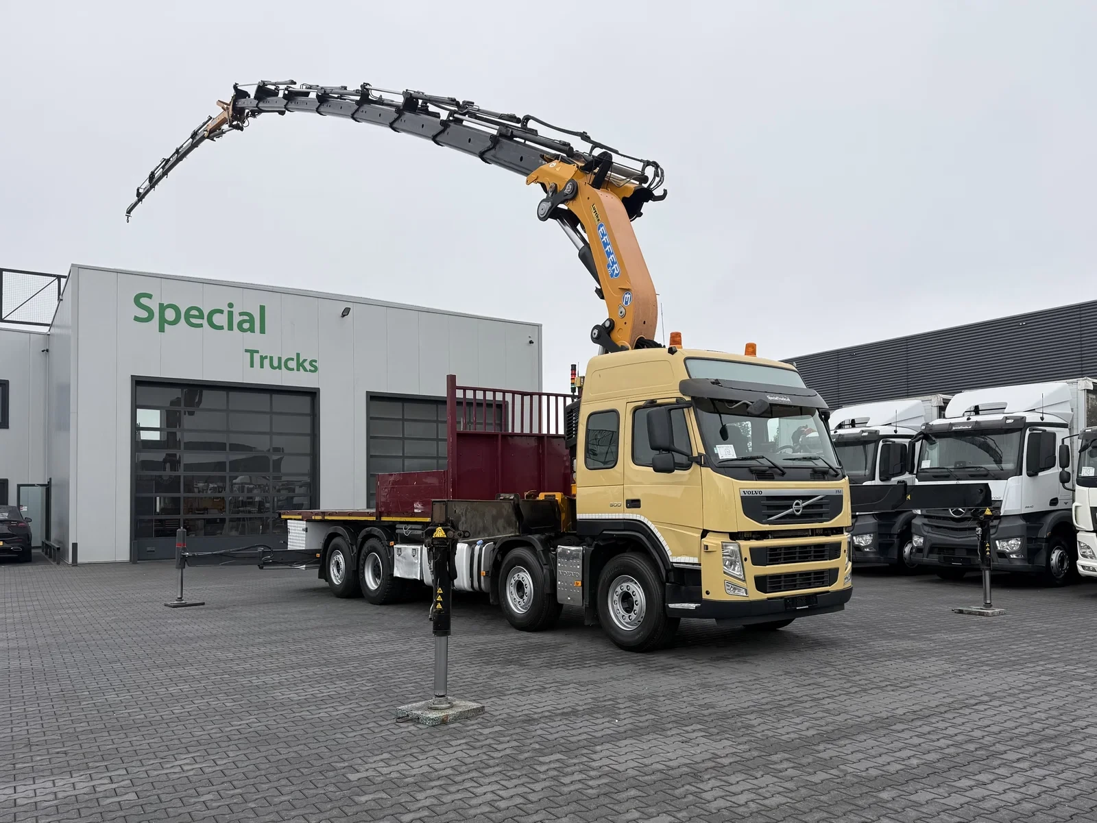 Volvo FM 500 2011 - 8×2 met Effer 955/8S + Flyjib 6S / Winch / Crosstab / 38 Meter afbeelding 1