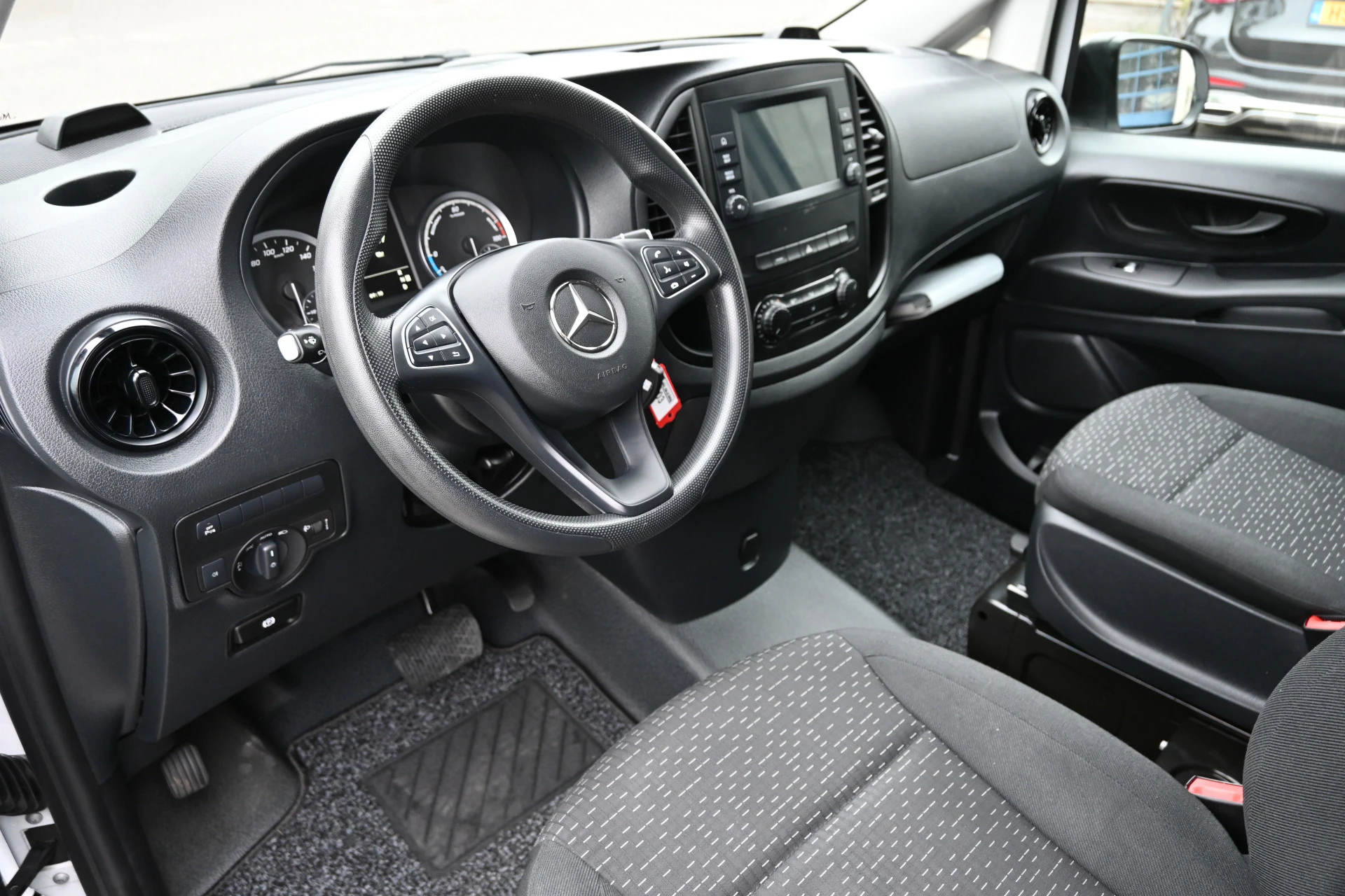 Mercedes-Benz eVito 2022 - 112 L2 66 kWh obrázek 5