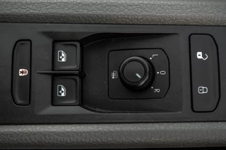 Volkswagen Transporter 2020 - T6.1 2.0 TDI L2H1 | 150 PK | Cruise | Airco | Trekhaak afbeelding 24