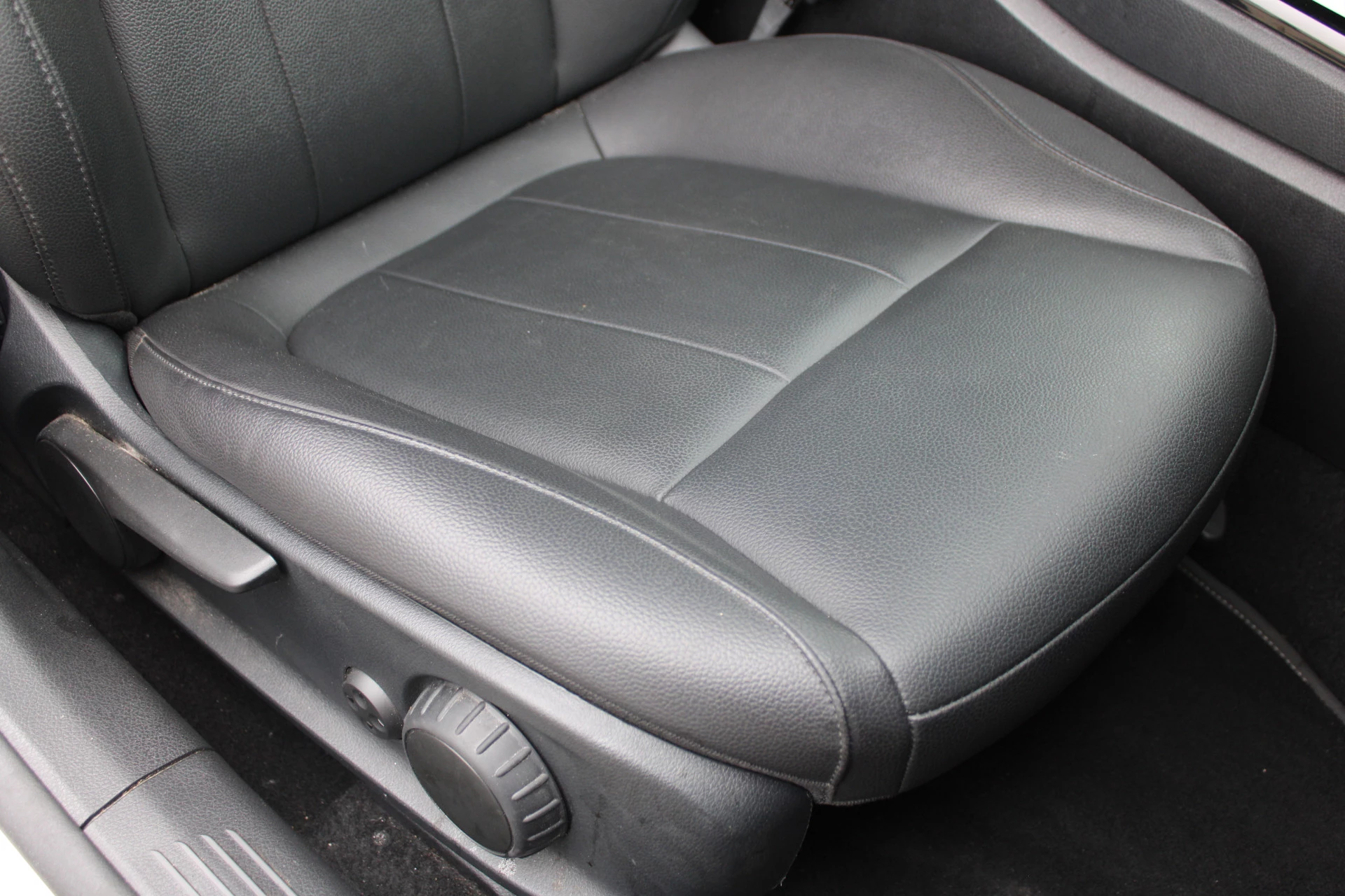 Mercedes-Benz A-Class 2023 - 250e AUT8 Luxury Line (FACELIFT) LEDER SFEER NAVI TREKHAAK obrázek 15