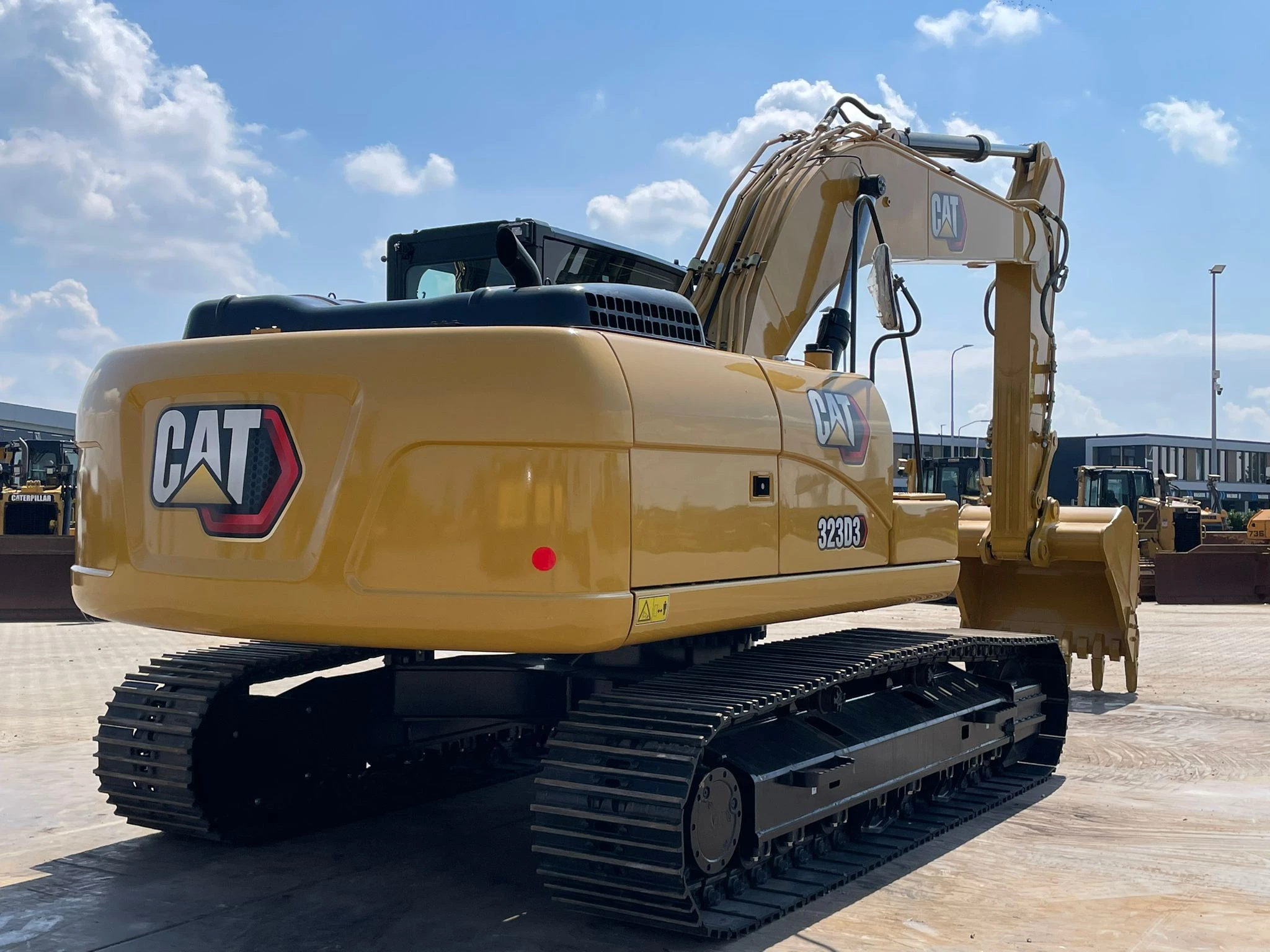 Caterpillar 323D3 2025 imagen 5