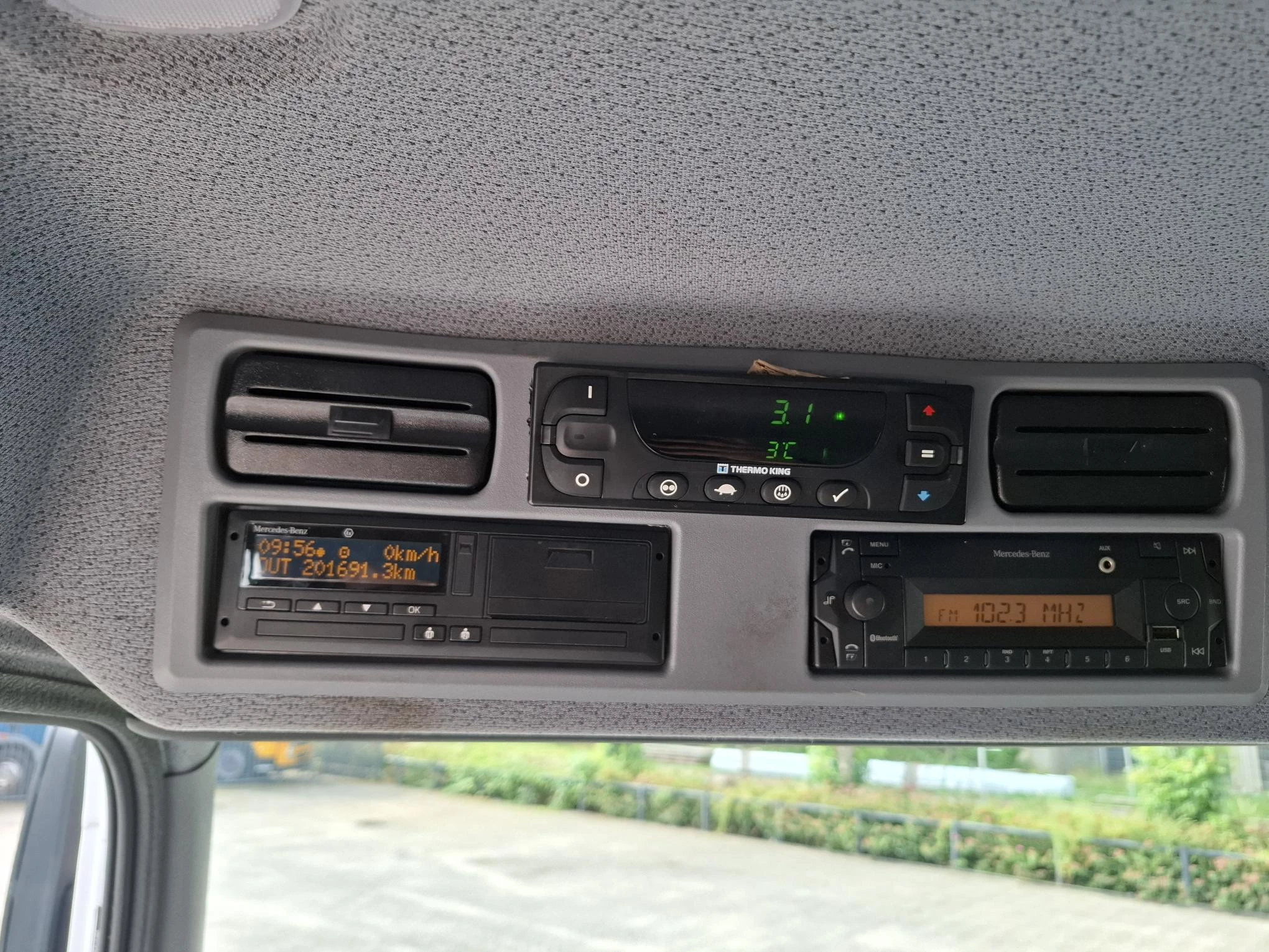 Mercedes-Benz Atego 2020 - 1523 / THERMOKING T560R / 201691 KM / LAMBERET ISOLATED COOLBOX 7MTR / PLATFORM 1500KG / TUV:06-11-2026 / TOP CONDITION / AUTOMATIC / EURO-6 / 2020 obrázek 29