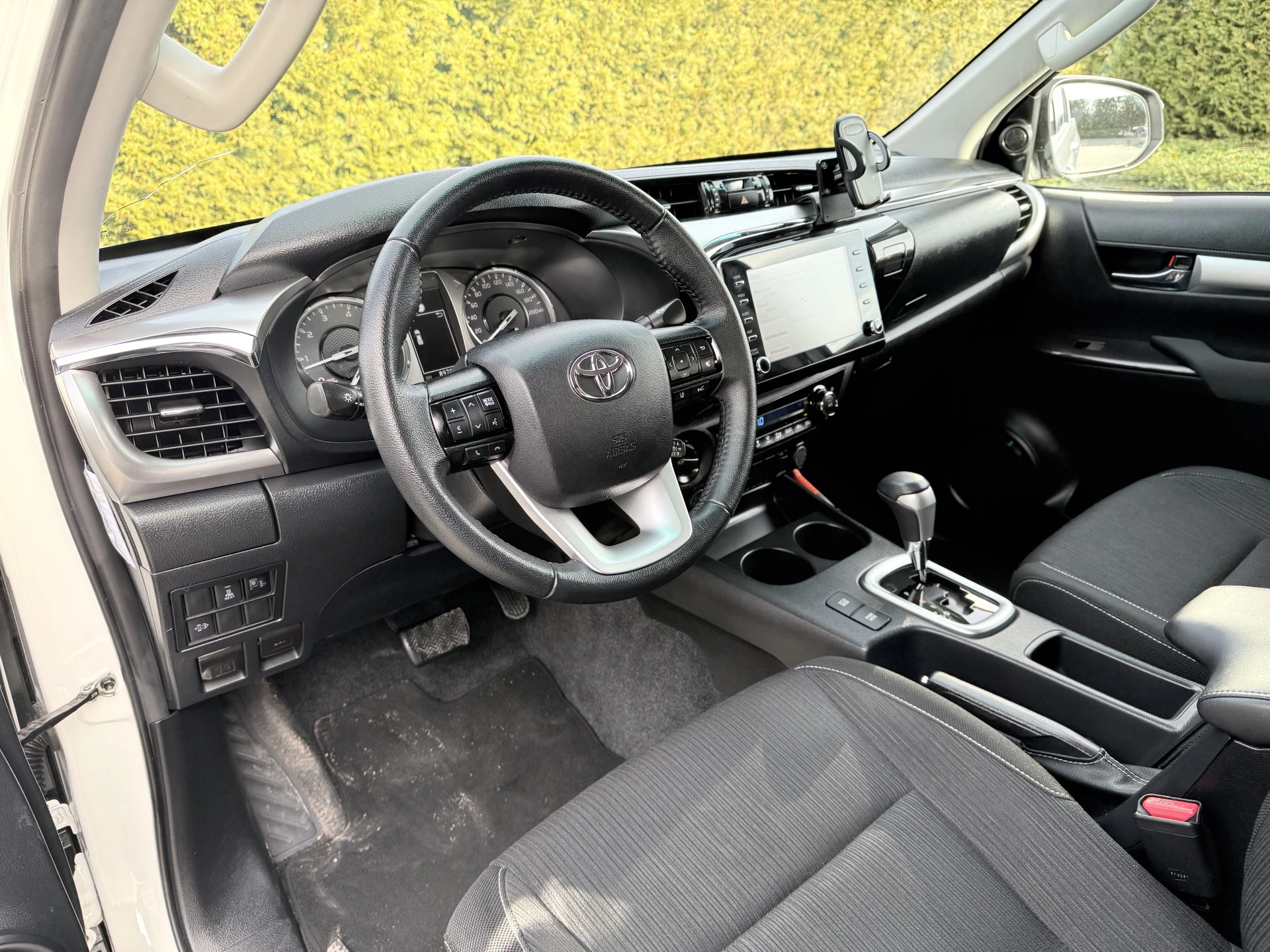 Toyota Hilux 2021 - 2.4 D-4D AUTOMAAT / 4x4 / 1e EIG. / 3.500 KG AHG / CAMERA / TREKHAAK / ECC / CRUISE / CARPLAY zdjęcie 8